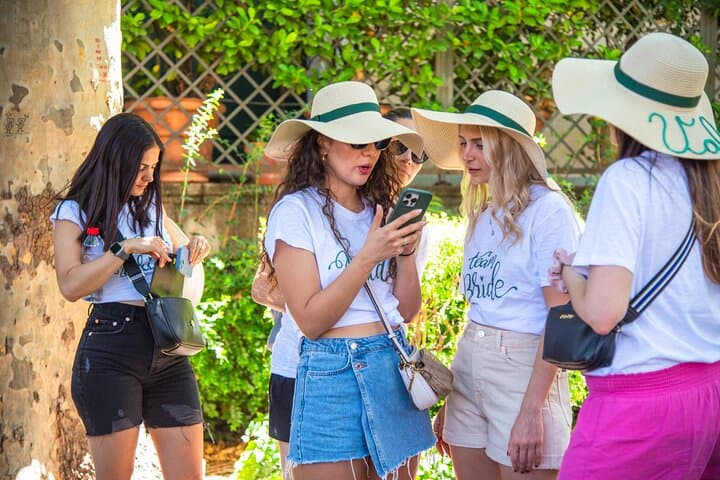 Barcelona Treasure Hunt: Plaça Catalunya City Adventure