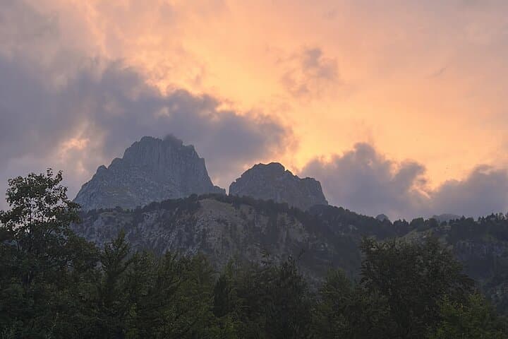 2-Day Theth & Valbona Hike: Blue Eye, Grunas Falls & Valbona Pass