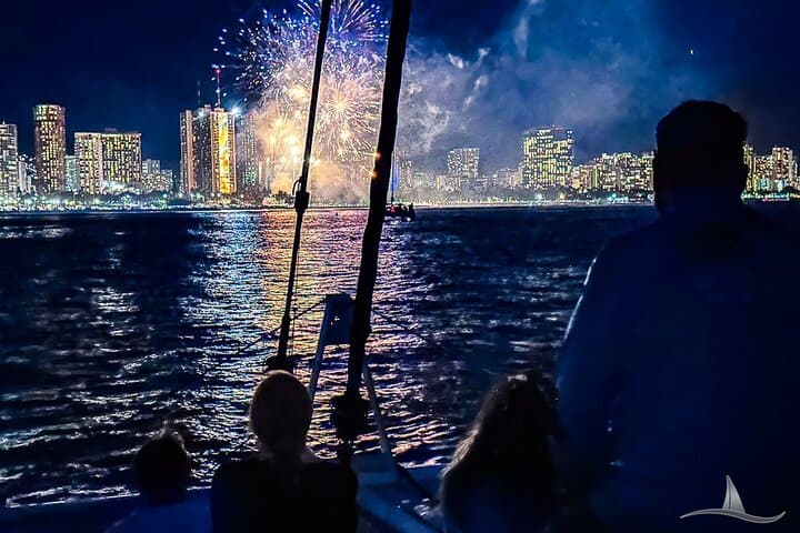 Private Luxury Catamaran Charter Waikiki – 3-Hour Snorkel & Sail photo 5