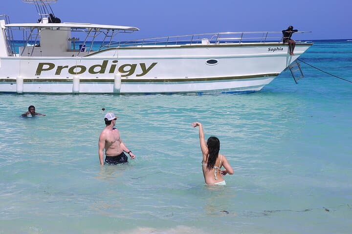 Punta Cana Shared Boat: 3-Hour Snorkel, Natural Pool & Party Cruise photo 3
