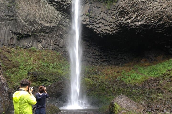 Morning Tour to Multnomah Falls and Columbia River Gorge Waterfalls from Portland