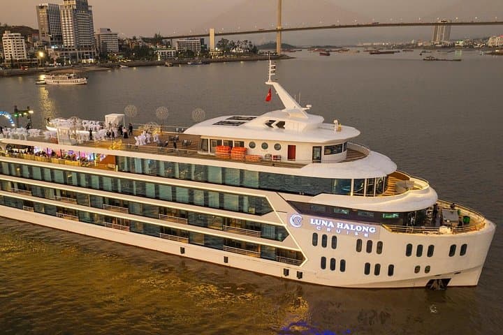 Ultra-Luxury Halong Bay Cruise: 5-Star Luna Day Trip from Hanoi photo 3