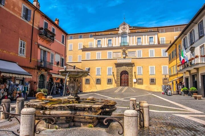Castel Gandolfo and Nemi Small-Group Tour with Wine Tasting photo 3