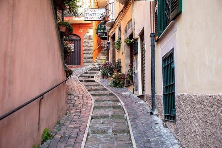 Castel Gandolfo and Nemi Small-Group Tour with Wine Tasting photo 6