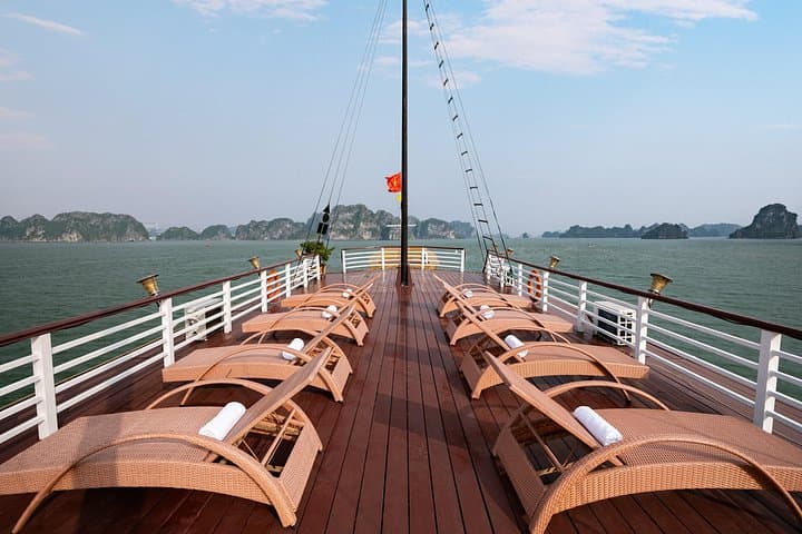 Bai Tu Long 2-Day Luxury Cruise: Kayak Cap La Island & Vung Vieng Fishing Village photo 4