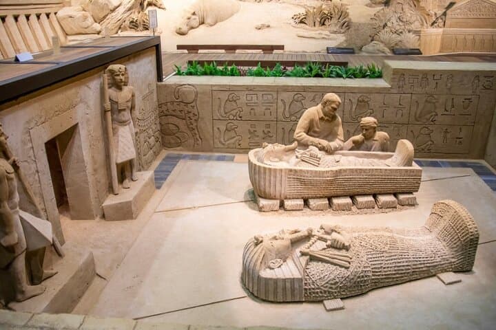 Explore Tottori Sand Dunes: Hakuto Coast, Uradome & Sand Museum Private Tour photo 2