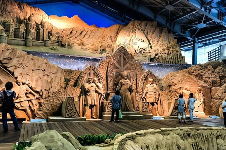 Explore Tottori Sand Dunes: Hakuto Coast, Uradome & Sand Museum Private Tour