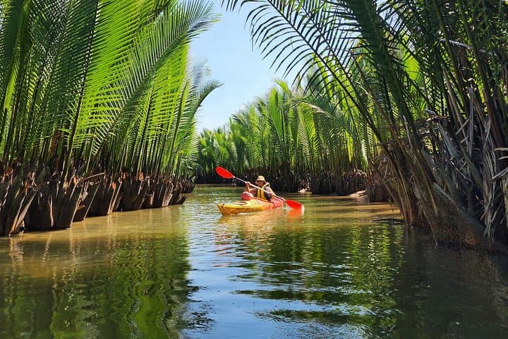 Hoi An Sunset Kayak: Ancient Town to Cam Thanh Mangrove Paddle