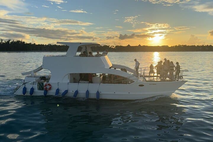 Private Catamaran Booze Cruise & Snorkel in Punta Cana: Sandbar Swimming and Open Bar photo 4