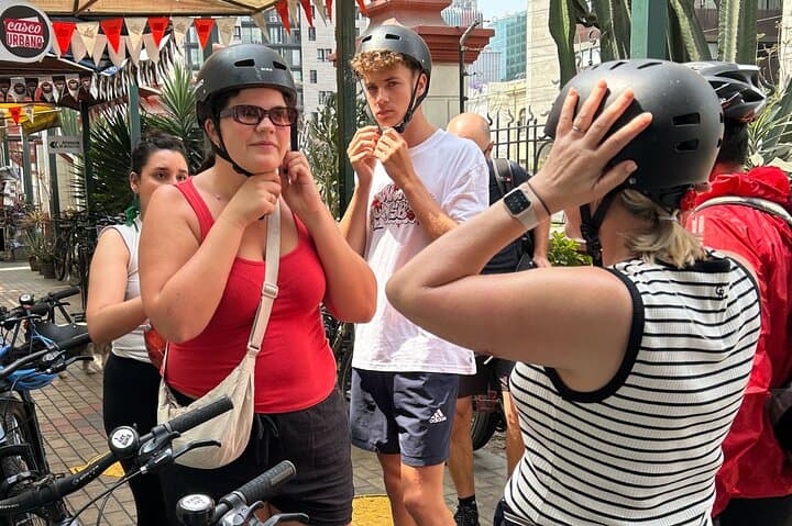 Lima Bike & Bites: Miraflores, Barranco & Surquillo Food Cycle photo 4