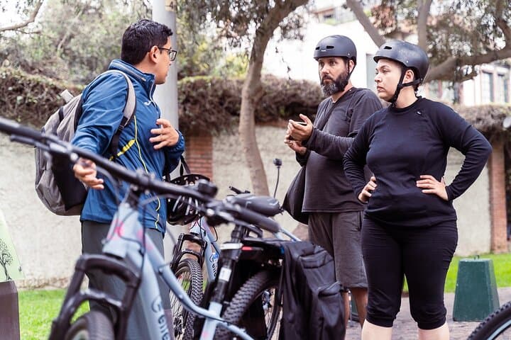 Lima City Biking: Miraflores, San Isidro & Barranco Bike Tour photo 3