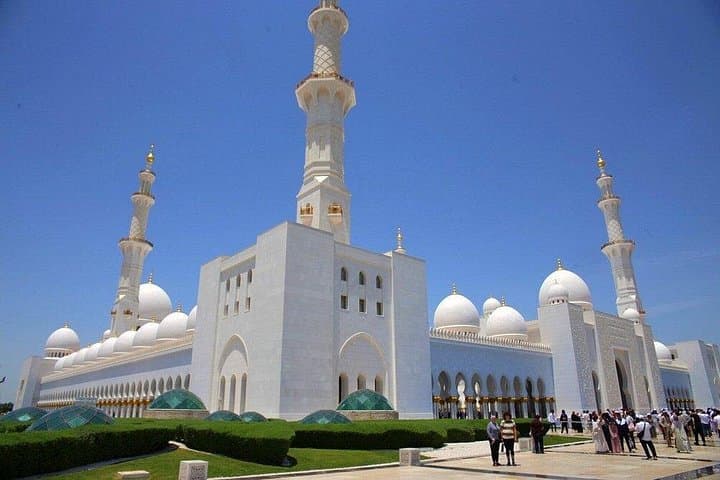 Abu Dhabi Private Full‑Day Tour from Ras Al Khaimah — Sheikh Zayed, Corniche & Yas Island photo 3