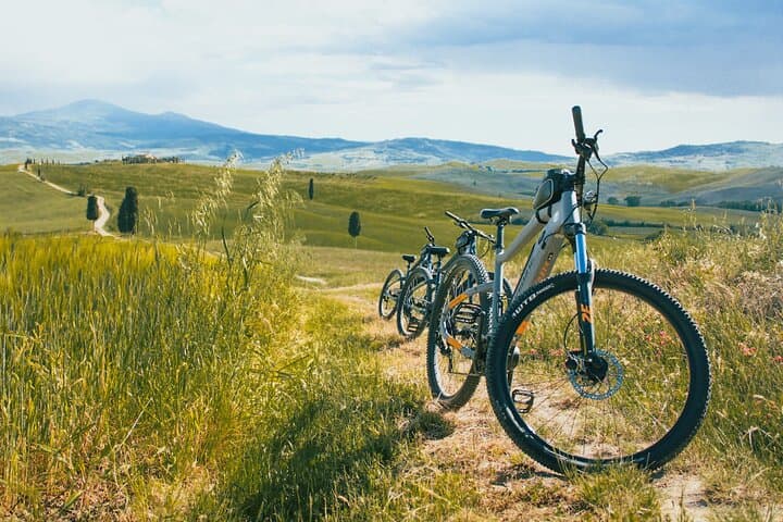 E‑Bike the Val d'Orcia: Pienza, Monticchiello & Bagno Vignoni Culinary Ride