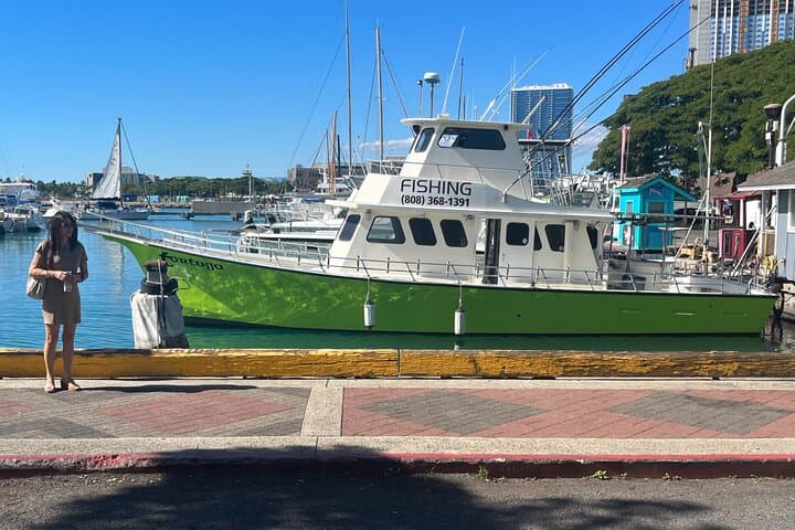 3-Hour Waikiki Reef Fishing: Diamond Head Views and Local Catches photo 2