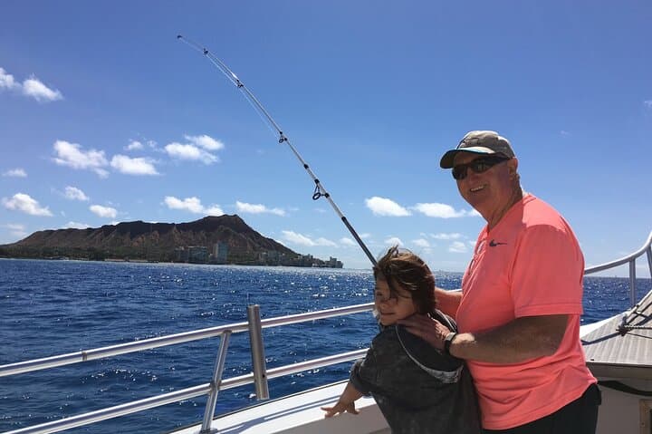 3-Hour Waikiki Reef Fishing: Diamond Head Views and Local Catches photo 6