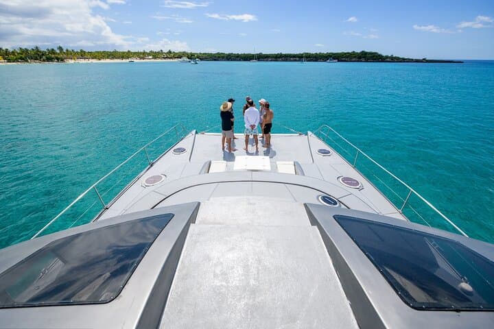 Private Catalina Island Yacht Cruise from La Romana: Snorkel, Beach, and Island Feast
