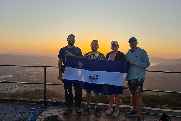 San Salvador Sunrise Hike to 360° Valley Viewpoint