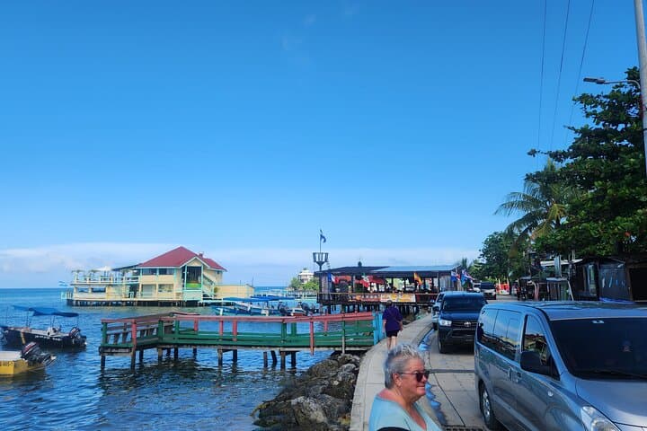 Roatán Private Custom Tour: Chocolate, Rum & Island Culture photo 3