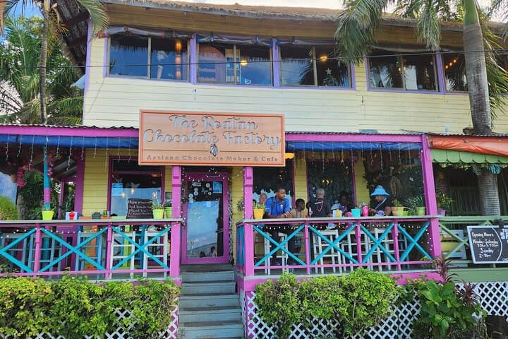 Roatán Private Custom Tour: Chocolate, Rum & Island Culture photo 4