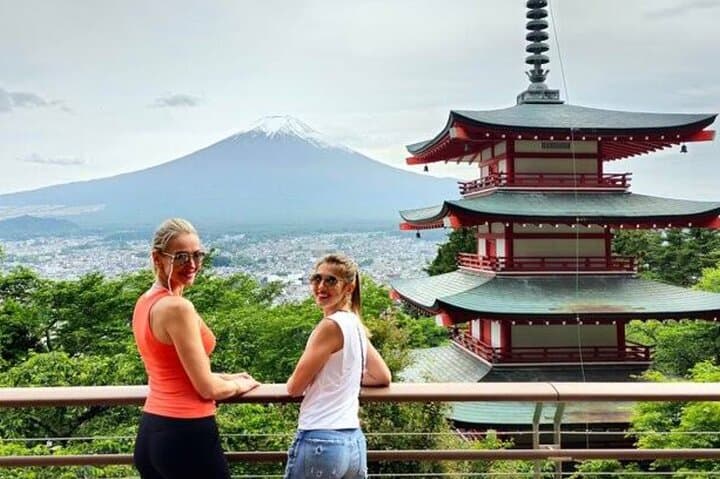 Mount Fuji Full-Day Private Tour — Kawaguchiko, Chureito Pagoda & Oshino Hakkai