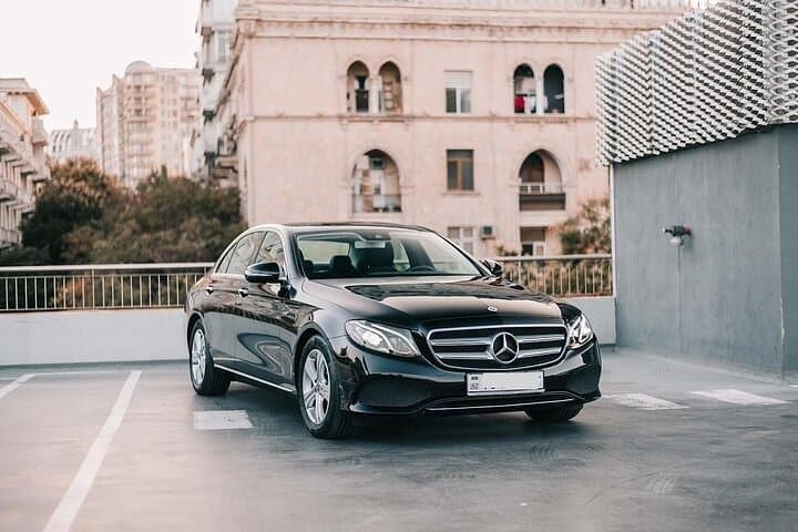 Smooth Arrival: Private Sedan Transfers Between HNL and Waikiki