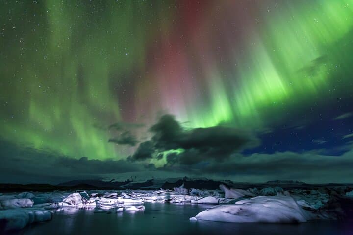 Private 4-Hour Northern Lights Chase from Reykjavik with Expert Guides photo 2