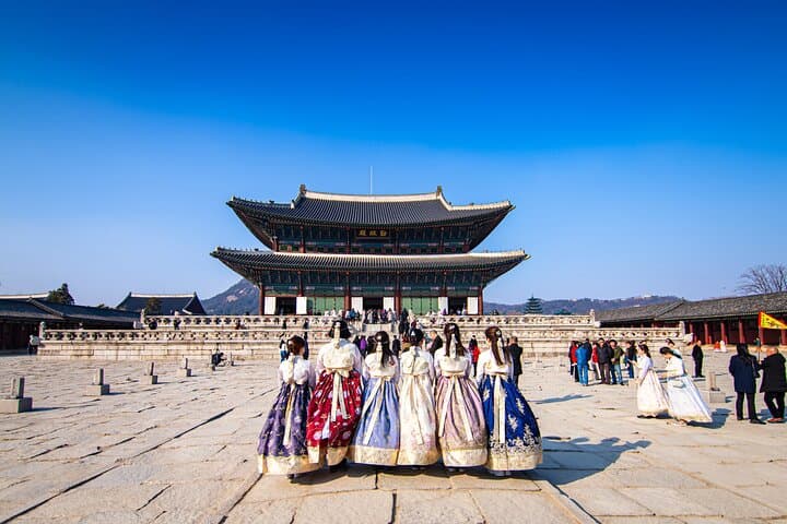 Self-Guided K-Culture Walking Tour of Seoul: Gyeongbokgung to Hongdae