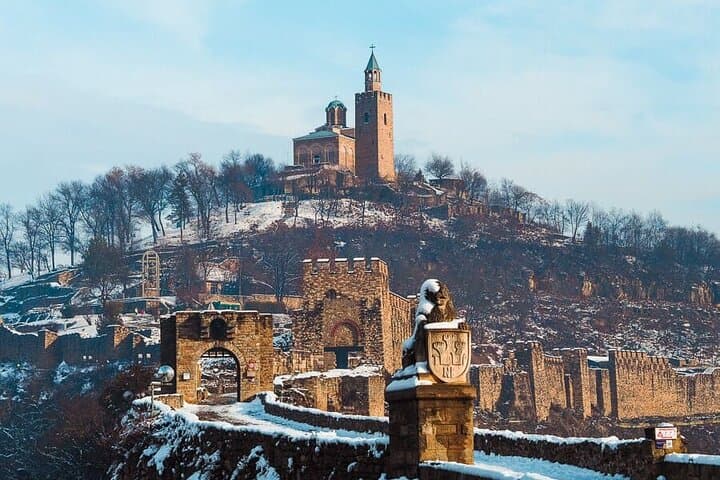 Hike to Love Swing & Tsarevets Fortress: Day Trip to Veliko Tarnovo from Bucharest