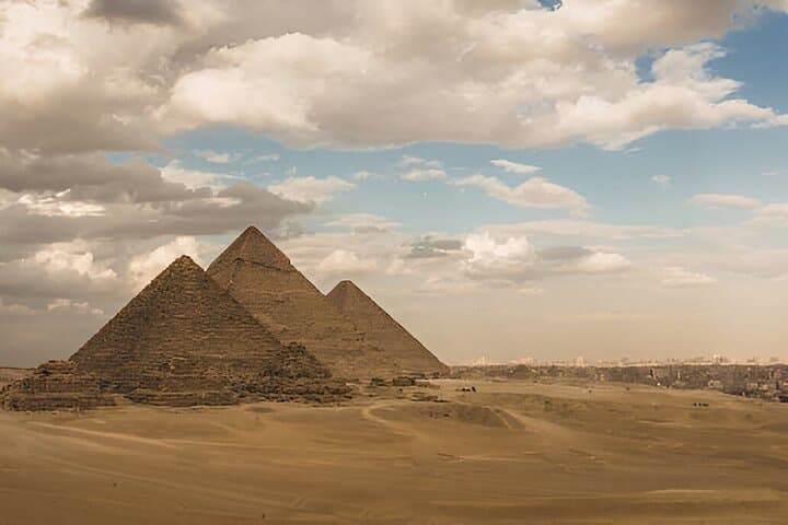 Private Day Tour: Giza Pyramids, Sphinx, Saqqara & Memphis — Full-Day Archaeological Walk