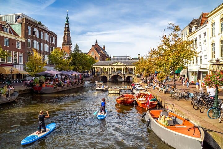 Private transfer Amsterdam to Rotterdam with 2-hour stop in Leiden