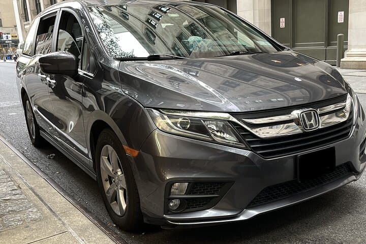 Private NYC Airport Transfer: JFK, LGA & EWR to Manhattan