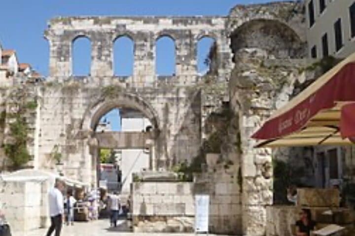 Dubrovnik to Split Private Tour: Mostar, Ston Walls & Komarna Winery photo 4