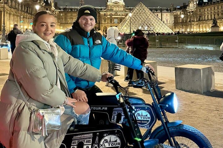 Paris Sunset E-Bike Tour: Night Ride Along the Seine and Eiffel