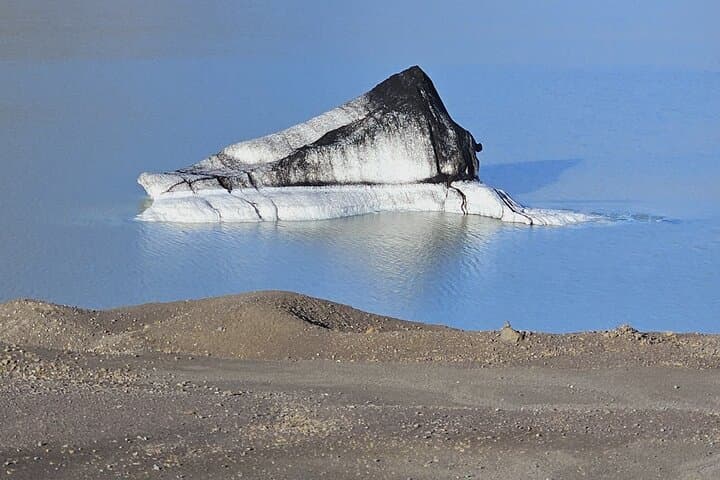 Diamond Beach & Jökulsárlón Private Day Tour — Black Sand, Icebergs & Optional Boat Ride photo 4