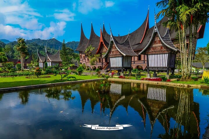 Explore Minangkabau: 4-Day Private West Sumatra Cultural & Harau Valley Trek