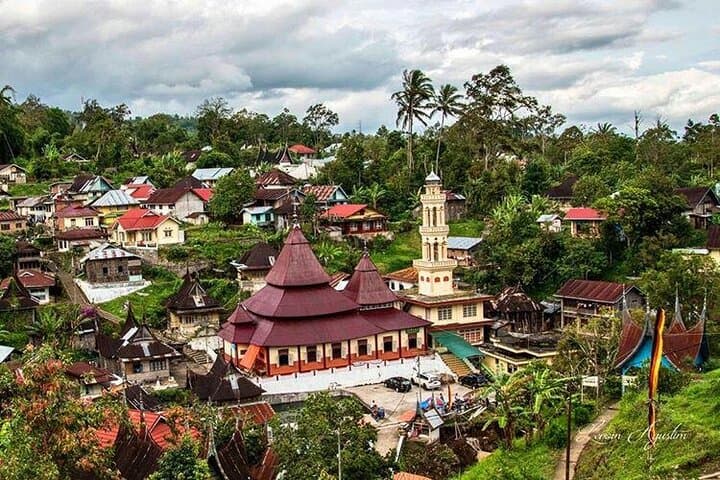 Explore Minangkabau: 4-Day Private West Sumatra Cultural & Harau Valley Trek photo 2