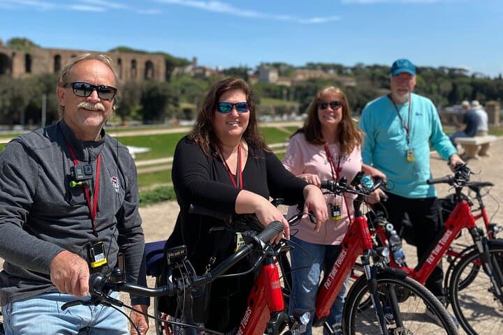 Rome Jubilee Bike Tour: Sacred Relics, Iconic Sites & Local Stories in 3 Hours photo 4