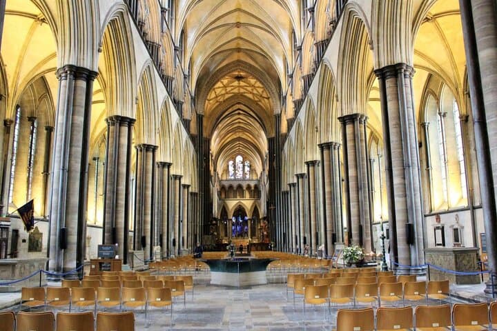 Luxury Tour of Stonehenge, Woodhenge & Salisbury Cathedral — A Day on Wiltshire's Ancient Plain photo 4