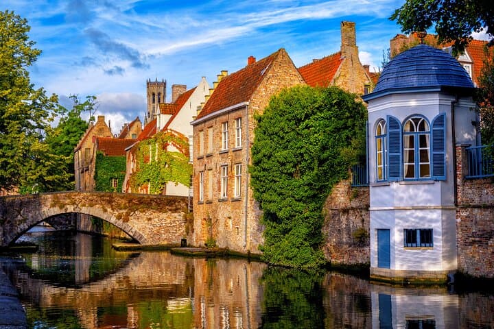 Private transfer Brussels to Bruges with 2-hour Ghent stop