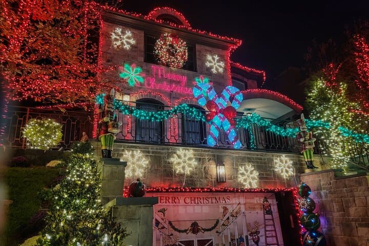 Dyker Heights Christmas Lights Tour: Brooklyn's Over-the-Top Holiday Parade photo 3