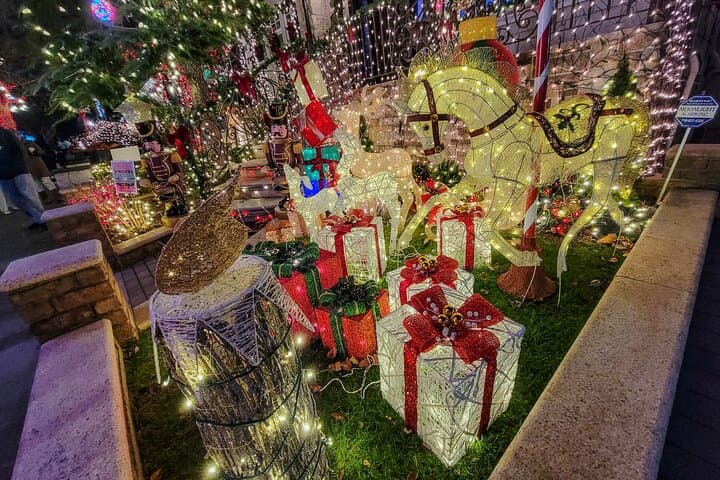 Dyker Heights Christmas Lights Tour: Brooklyn's Over-the-Top Holiday Parade