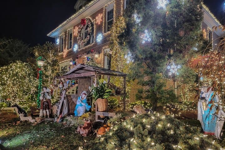 Dyker Heights Christmas Lights Tour: Brooklyn's Over-the-Top Holiday Parade photo 6