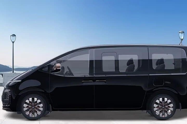 Moorea Airport & Ferry Transfers — Polynesian Lei Welcome and Door-to-Door Shuttle photo 1