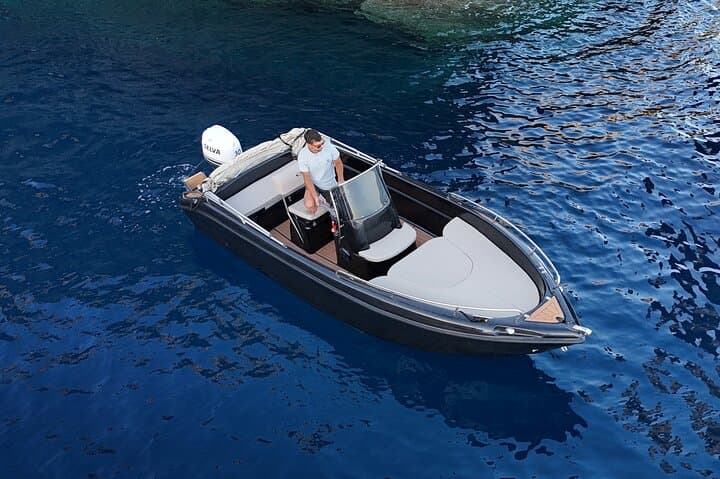 Santorini License-Free Boat Rental — Half & Full-Day Trips to Hot Springs and Red Beach