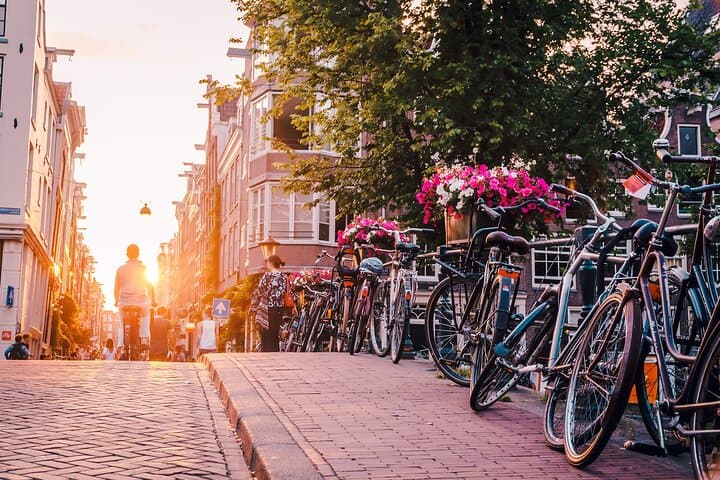 Private Transfer Bruges to Amsterdam with 2-Hour Stop in Antwerp
