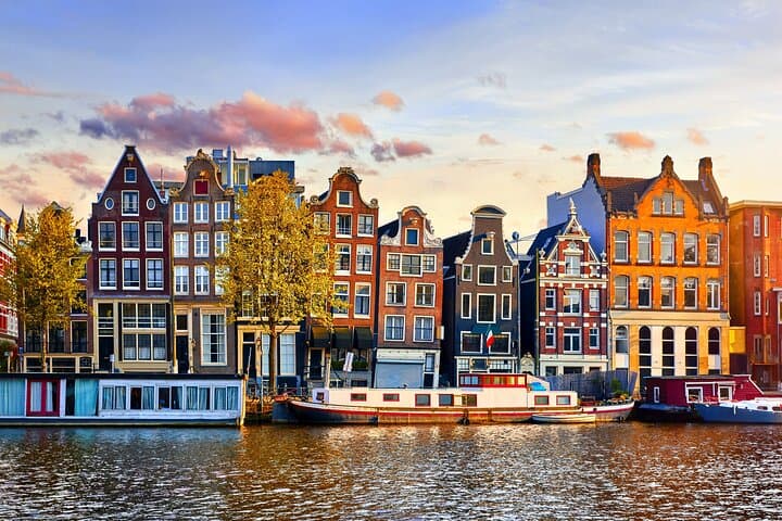 Private Paris to Amsterdam Transfer with 2-Hour Brussels Stopover