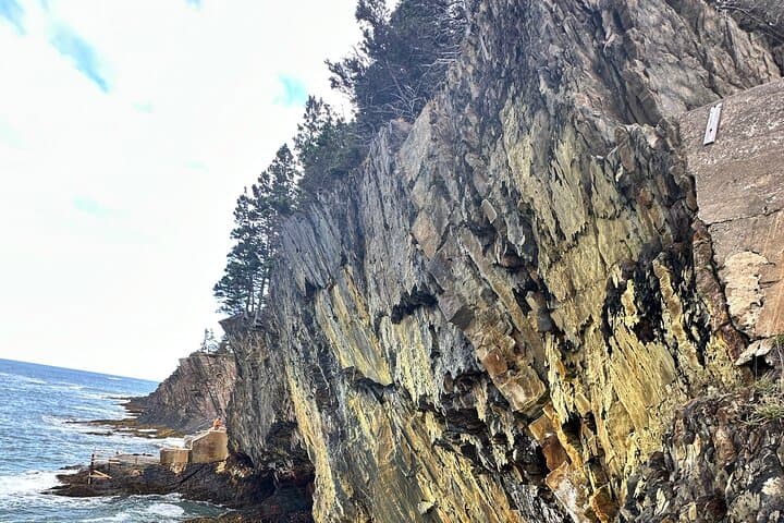 South Shore Scenic Loop: Lunenburg, Ovens Park & Mahone Bay Day Tour from Halifax
