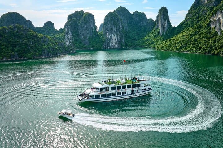 Hanoi 5-Star Ha Long Bay Cruise: Lunch, Kayaking & Surprising Cave photo 2