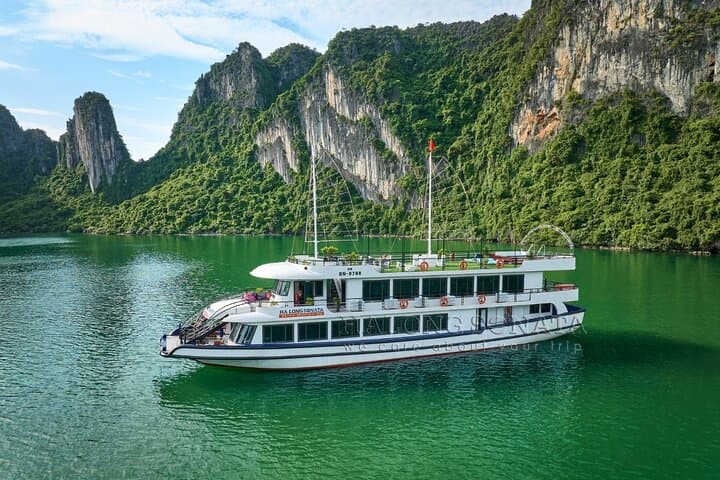 Sonata Full-Day Ha Long Bay Cruise: Titov, Luon Cave & Surprising Cave photo 2