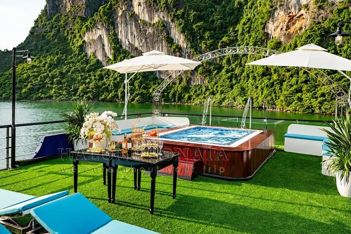 Sonata Full-Day Ha Long Bay Cruise: Titov, Luon Cave & Surprising Cave photo 6